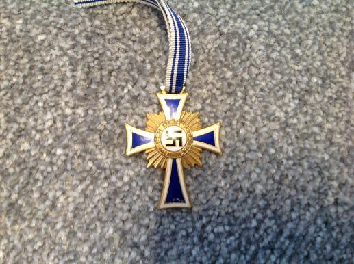 Third reich Mothers Cross in Gold.- Ehrenkreiz der Deutschen Mutter Erste Stufe.