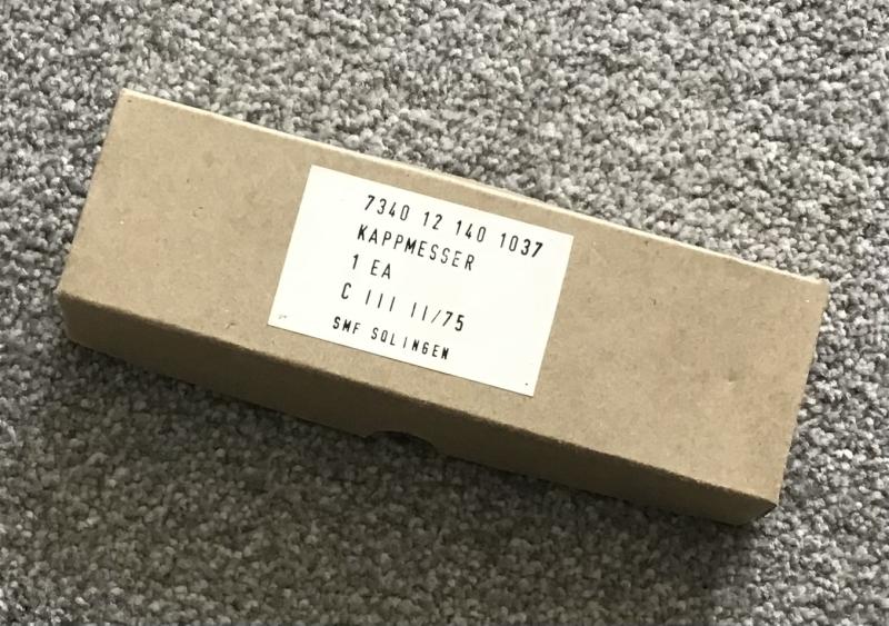 Gravity Knife Box